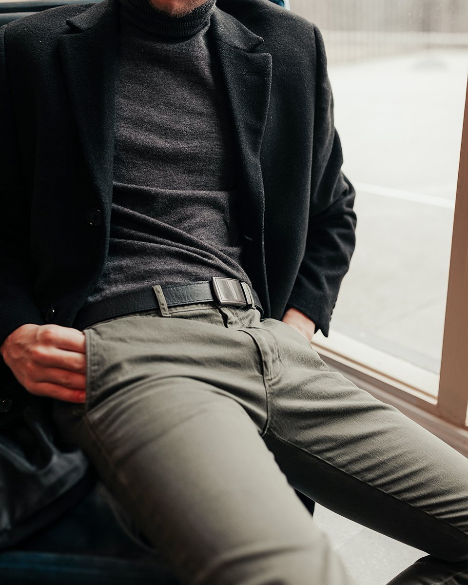 “Belts are only good for holding up your pants.” - Bruce Lee 🥋
.
.
#mensfashion #guyfashion #streetstyle #ootd #outfitoftheday #menwithstyle #menswear #leather #leatherbelt #dapper #menwithclass #menwith