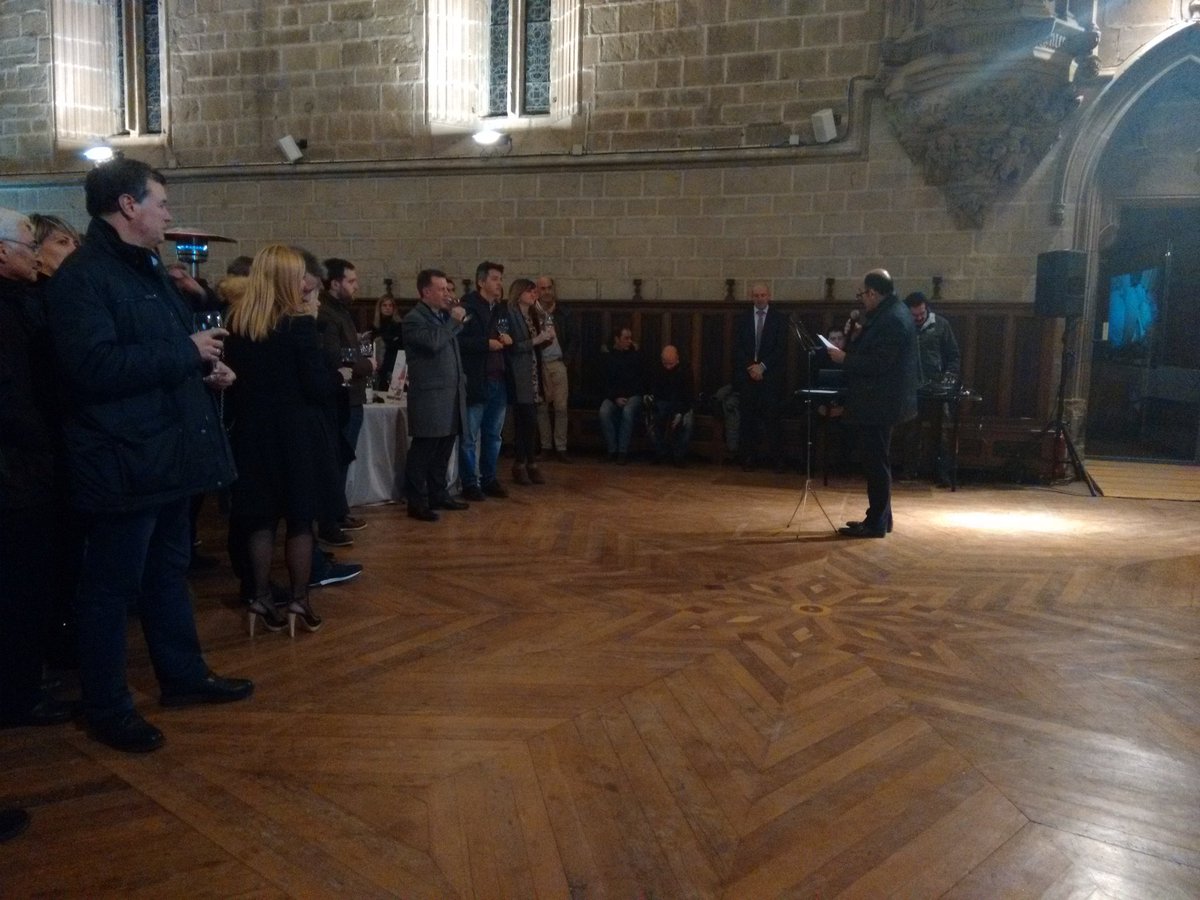vinosnavarra's tweet photo. La Catedral de #Pamplona ha acogido la presentación de los vinos #Ledea de @bodegadeliedena. #NavarraWineLovers https://t.co/oQoepnqXrg