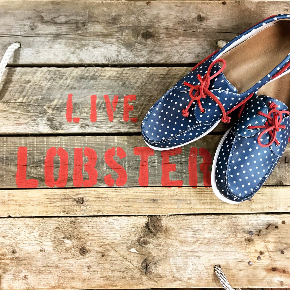 froatsshoes's tweet photo. Watch your toes...the may bite 🦀 #froats #boatshoes #livelobsta https://t.co/RdleVkHUPl