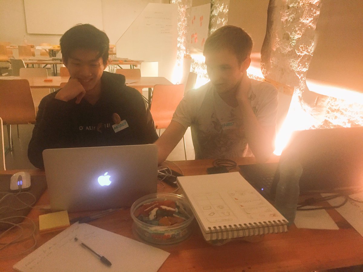 BeMyAppFR's tweet photo. #Hacklassurance les deniers #hackers du premier étage #Warriors #keepcalmandcode https://t.co/Cmdfb0BLmf