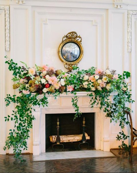 Stunningly timeless with a fresh, neutral palette and pops of burgundy! The sprawling flowers make for a soft yet traditional setting!😍 (#Repost from @weddingpr, Event Design by @adominickevents, Photo by @kthompsonphotography, Floral Design by @sweetrootvillage)