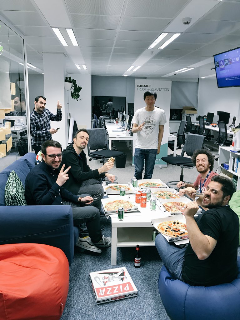 kaxuson's tweet photo. Thursday night survivors! Mini-hackathon slash pizza party. While everybody else was making cool stuff, I was busy making a deck. Lol at this PM life. https://t.co/bVzGZGQDW7