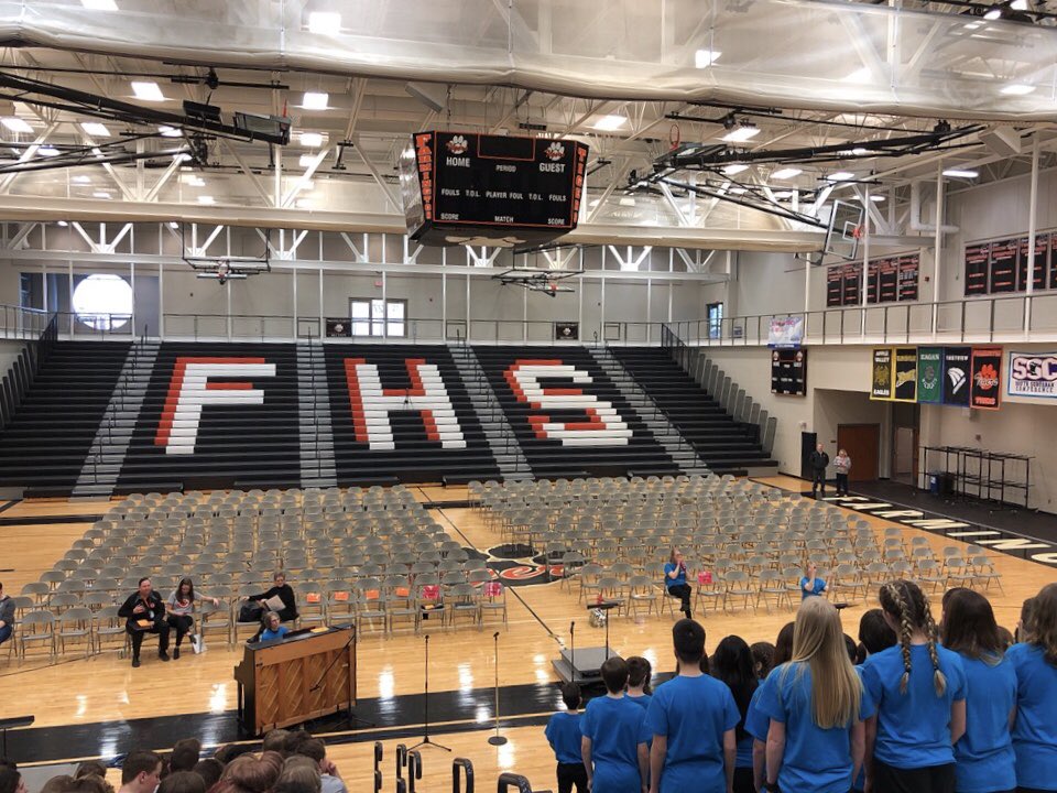 Choirpalooza in the main gym at 7:30! High school choirs and 6th grade choirs🎶🎶
