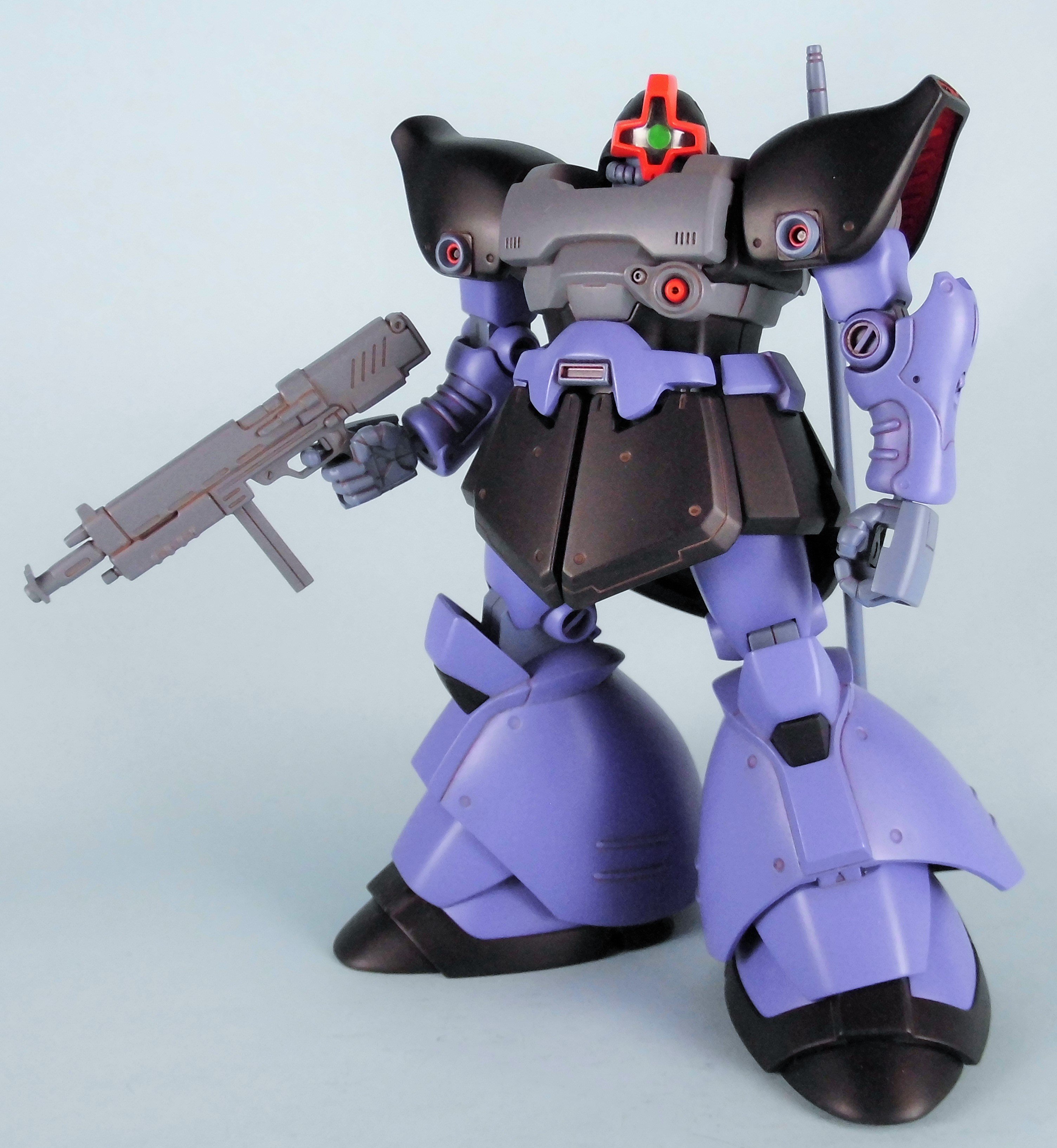 Tranabe 本日2発目はhgucリックドム カリウス機です 00に登場した機体ですね ランドセル脇にヒート剣が付いています 配色も肩の内側が赤くなったりしてファーストのドムに近くなりました どうせならモノアイもピンクの方が良かったかもね