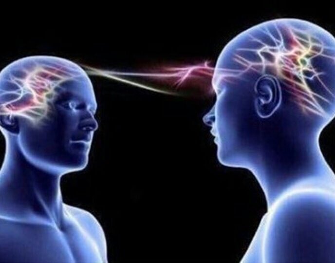 gabtechera17's tweet photo. cuando decis una mentira y tu amigo te la sigue sin haberle dicho nada https://t.co/Jhd70rQbbG