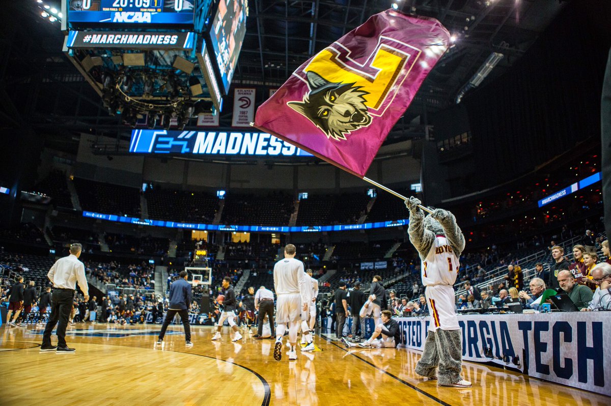 LoyolaChicago's tweet image. An exciting first half. Let’s go @RamblersMBB! 🙌 #OnwardLU 🐺🏀