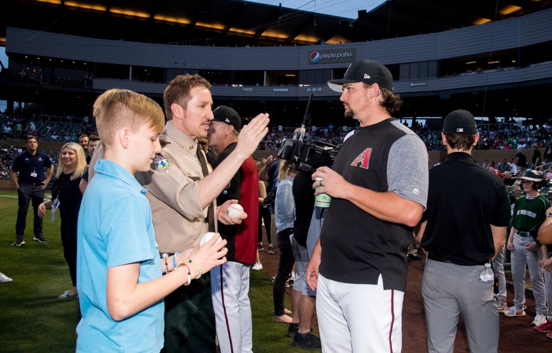 godleyzt's tweet photo. So cool getting to meet the guys from #SuperTroopers2 and talk a little baseball. #largefarva #Shenanigans https://t.co/UafHCHGIRx
