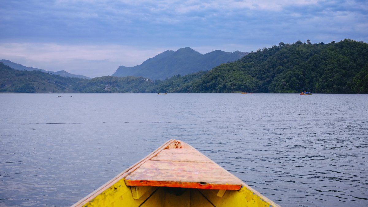myholidaynepal's tweet photo. #FollowFriday, Check out the breathtaking images from #BegnasLake #MachapuchreBaseCamp #PhewaTaal #Pokhara.
Photo by: @up_everest 
#VisitNepal #Travel https://t.co/ogp1lH1YRz