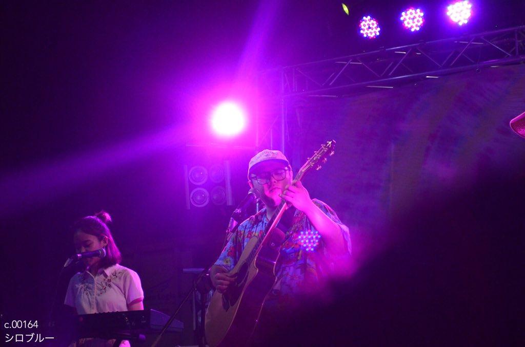 シロブルー tweet media