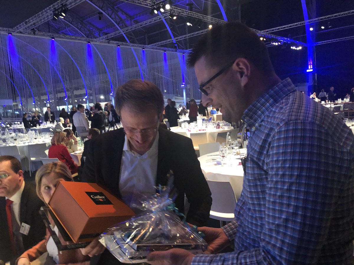 LesleyArens's tweet photo. About last night
connecting great HRpeople at #HRMnight in #autoworld with the #dreamteam @HRbuilders_be &amp; @payrollbuilders 
Congrats Philippe Bertin (Prayon) 
@PeoplesphereMag @jperhard https://t.co/wYdh8lqN1m