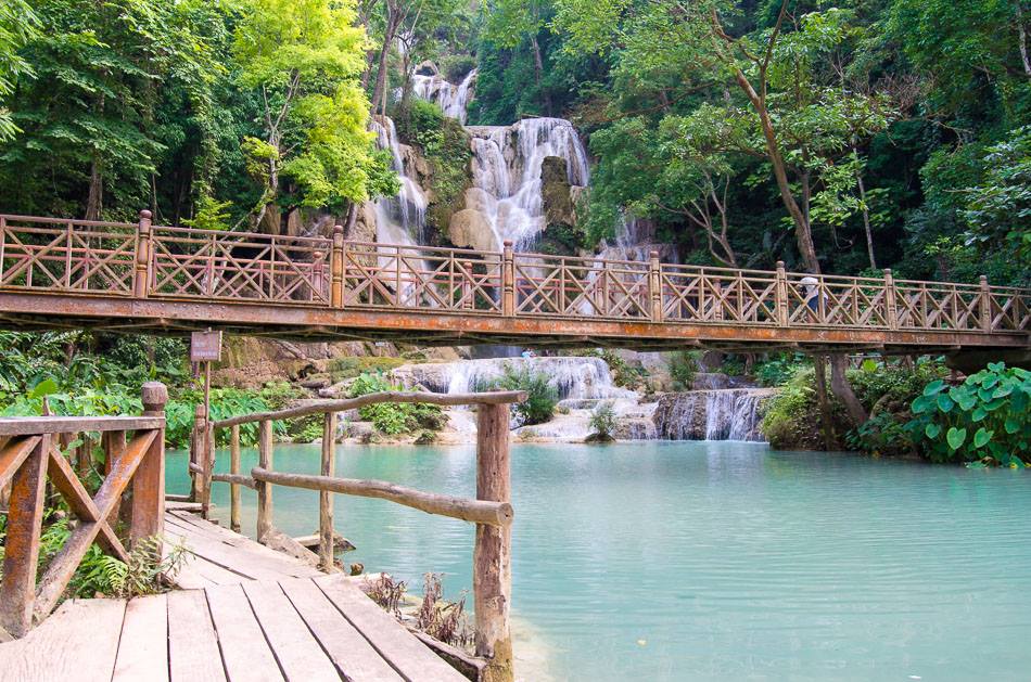 LinnaTC's tweet image. A single large cascade tumbles from the jungle feeding a series of falls and pools that make perfect swimming holes. #KuangSiWaterfall in #LuangPrabang