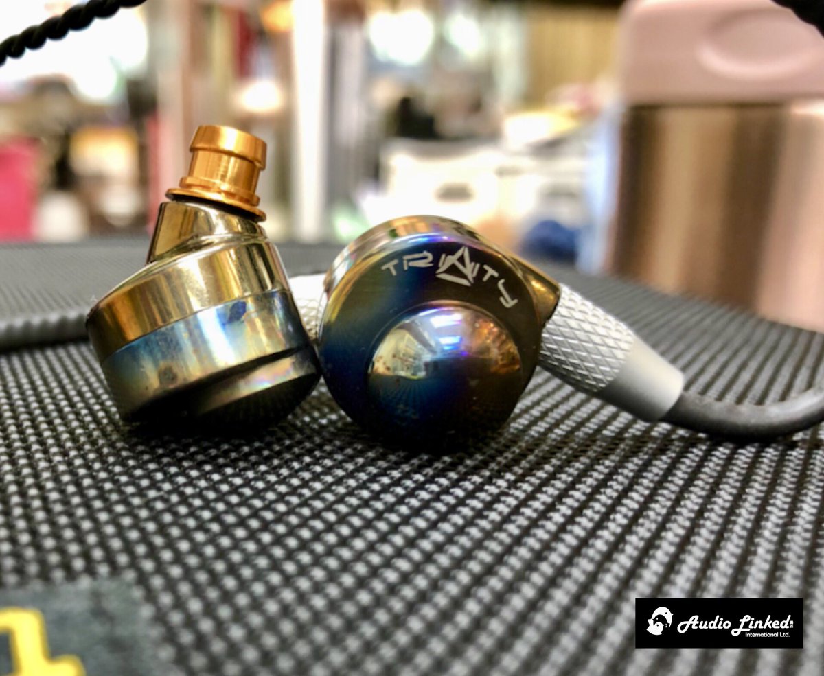audiolinked's tweet photo. 🇬🇧TRINITY HUNTER
鈦合金腔體純手工研製
鈦合金雙動圈以及2個雙動圈單體
12組調音濾管適合每一個樂種
單晶銅原廠編織線以及各式耳塞配件齊全
全球限量1000對
歡迎到店試聽
驚喜折扣優惠中~
#Trinity #hunter #trinityhunter
#headphoneswag #earphones #iems #headsets #hifi #hifidelity https://t.co/cND51MRVAO