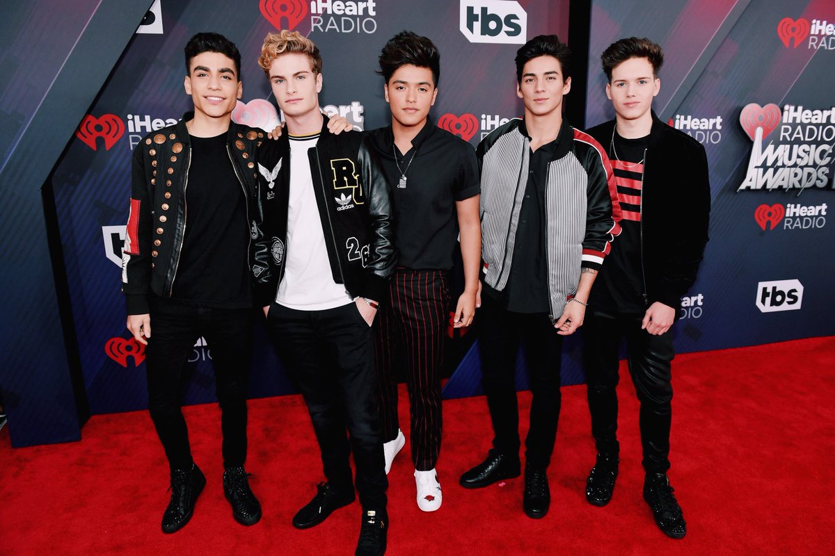 xoJustBelieve's tweet photo. RT and Quote if you're #TeamLifelines
Spotify: https://t.co/MUjxYwzLkq
iTunes: https://t.co/yfC5YmQAFH
Music Video: https://t.co/kpFQJL4dhh
GooglePlay: https://t.co/8CeALlvgCC
@InRealLife https://t.co/Vbu56rjoIq