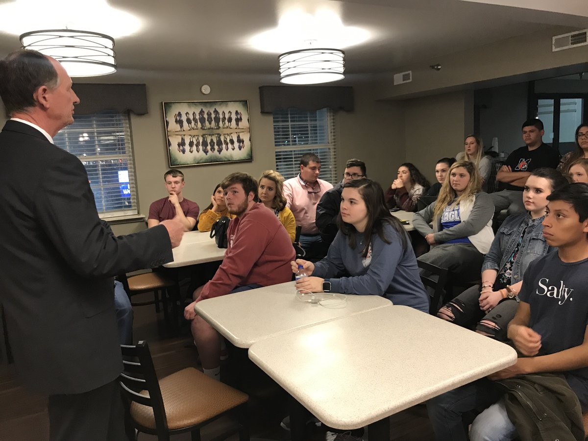 MayfieldSchools's tweet photo. Special thanks to Rep. Richard Heath for an after-dinner discussion in Frankfort with Mayfield-Graves County Youth Leadership. We appreciate your time and graciousness after a long legislative session today. @MHS_YL https://t.co/ulnwbucHBv