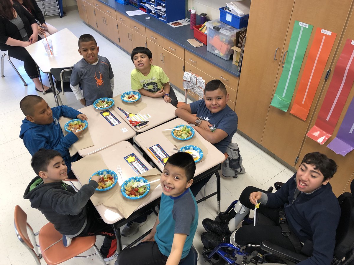 Healthy eating thanks to @n2yinc The kids loved trying new food today! 🥗<a href="/MrsLGillen/">Mrs. Gillen</a> @MissReeceSLP #ASD4ALL
