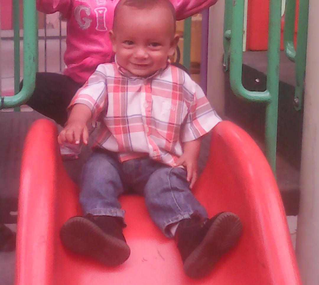leomargue's tweet photo. Niño desaparecido por favor si alguien sabe de su paradero o lo ven en algún sitio avisar a los siguientes números 04167280777 / 04243780251 el niño tiene 11 meses la ultima vez que lo vieron fue en la guaira los corales el dia de ayer @NicolasMaduro @LaZurdaDeChavez@portadas_vv https://t.co/aUqOSifPRd