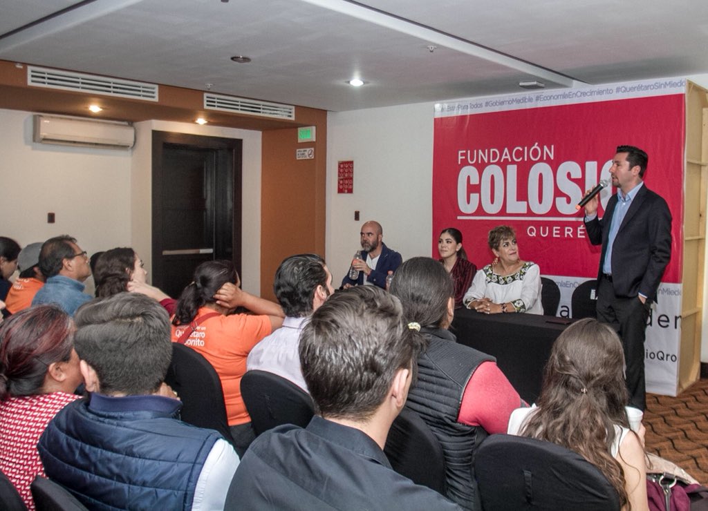 gzepedaruiz's tweet photo. Gracias a la @FcolosioQro por permitirme compartir mi experiencia como ex Secretario de Servicios Públicos. #LeEntramos https://t.co/4slSQI3kkV