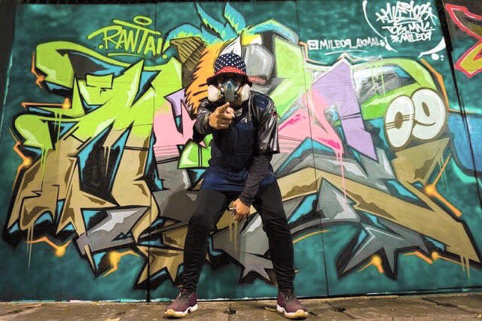 Mile09_akmal's tweet photo. Hey YO! Today Friday haa!!
#mile09 #rantaiart #im4u #fubu #jordanfuture #streetwear #streetart #graffiti #graffitiart https://t.co/M1UxkxJWt9