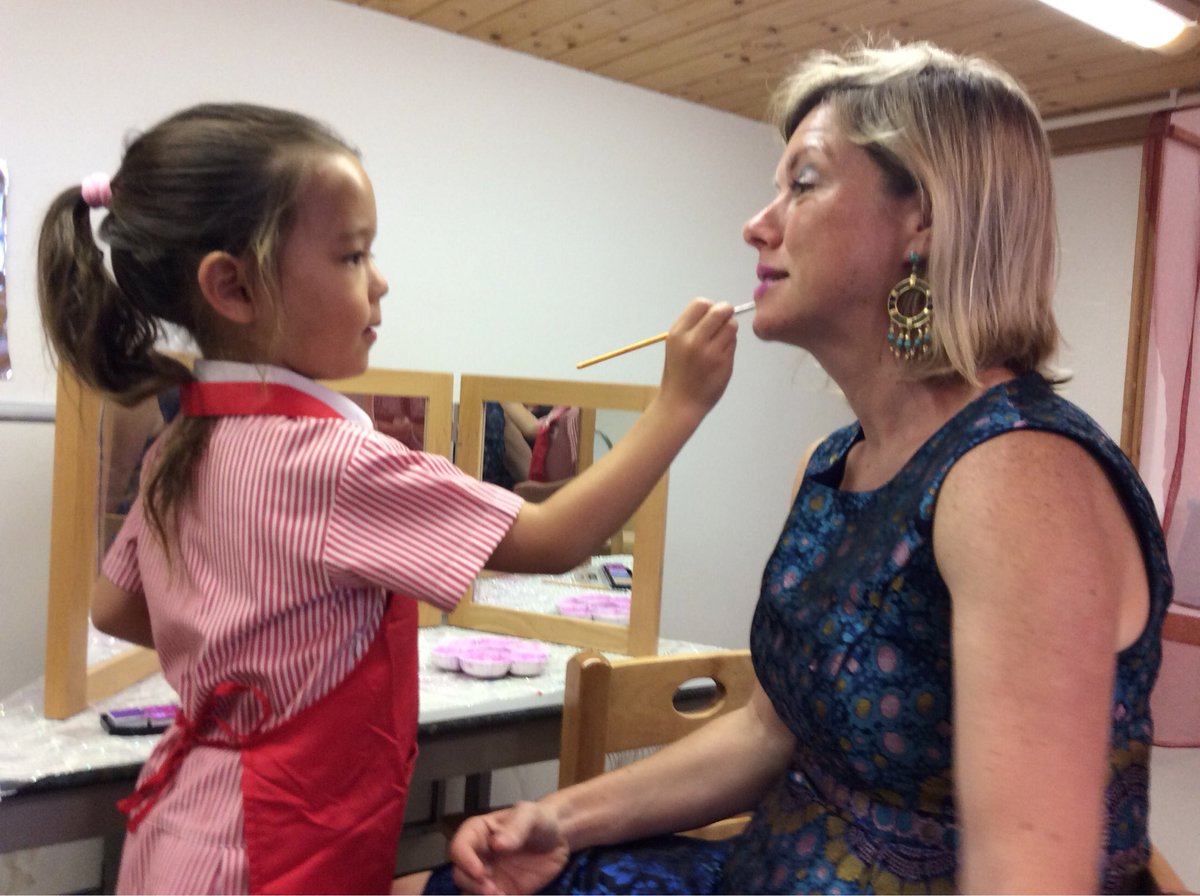 RebeccaTupling's tweet image. I had a great time visiting Reception A’s hair salon this past week. All inspired by student interest. Well done Ms. Gill and Ms. Val! #transdisciplinarylearning #earlyyears #playbasedlearning #inquirylearning #alreadymadeanappointmentfornextweek #cdnisls