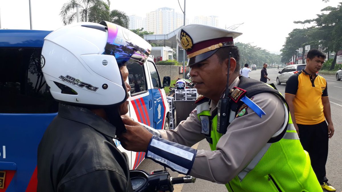 optimusprimeone's tweet photo. @TMCPoldaMetro thank you Uncle and Negara Kesatuan Republik Indonesia , God bless us #THEONES - stefantommy - @JAL_Official_jp https://t.co/9AyDYqOSvE