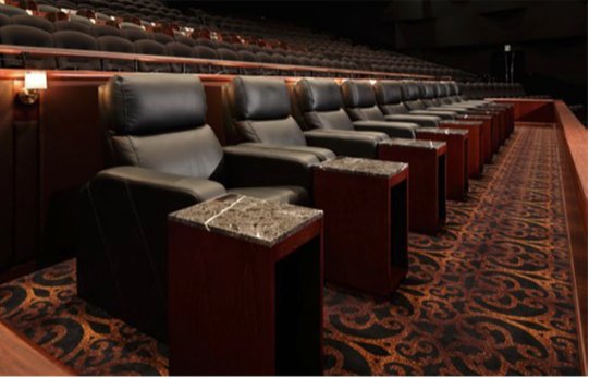 トラリップ 東京ミッドタウン日比谷 4階 5階 13スクリーン約2800席の都内最大級となる映画館 Tohoシネマズ 日比谷 が入店 注目はプレミア ラグジュアリーシート フットレスト付きの革製電動リクライニングシートでゆったりと映画が鑑賞できます