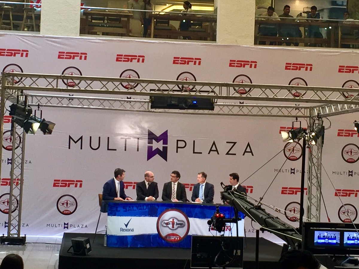 HerbertSRamirez's tweet photo. Conociendo a sus comentaristas deportivos favoritos. Gracias Fernando @Palomo_ESPN, gracias @ESPN_FDJ, de parte de mi Luis Fernando. #FDJENELSALVADOR https://t.co/Eh8wZx1G1M