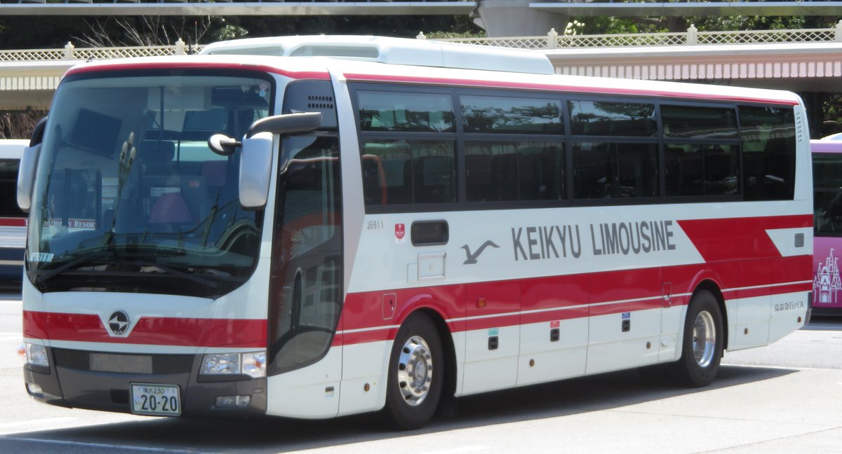 Vitamintecno ディズニーランドにて 京急バス新子安の新型エアロエースj6811 横浜230い 横のエンブレムはない仕様ですね