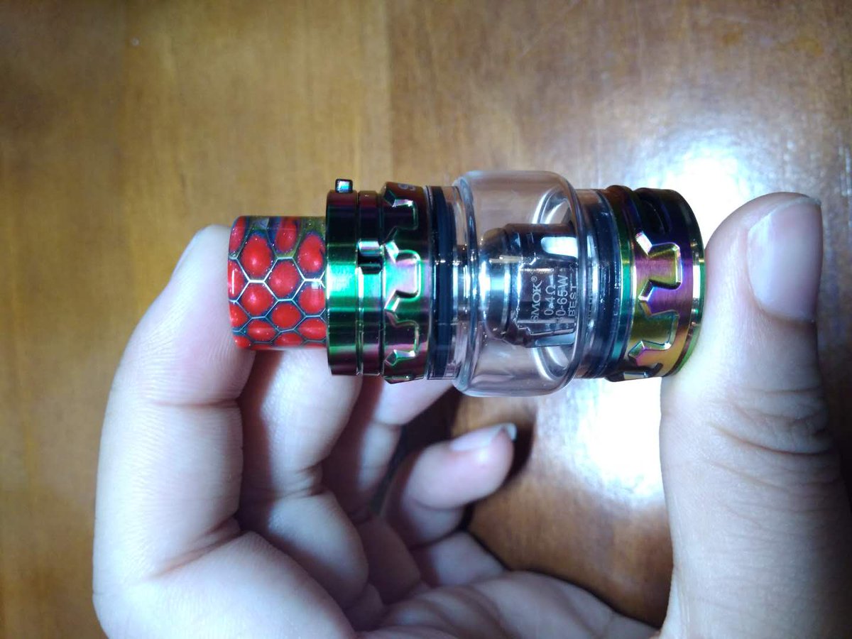 kangercigs's tweet image. 🤭🤭🤭Smok TFV12 Baby Prince Tank is here. goo.gl/w7YHjh
💨Cobra drip tip
💨Bulb glass tube with large capacity to 4.5ml
💨Patented locking mechanism
💨Top-notch material (SS and food-grade glass)
#tfv12babyprince #tfv12prince #smok #smoktech #vapingtime #vapingallday