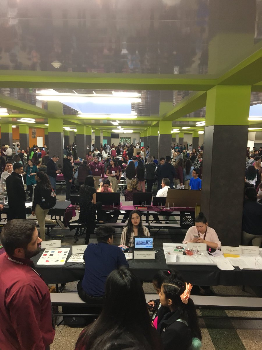 MELibrary201's tweet photo. Academic Fest was a huge success tonight thanks to the amazing students of Morton East and the teachers who nominated them! #mortonpride https://t.co/yxy1uD2DhY