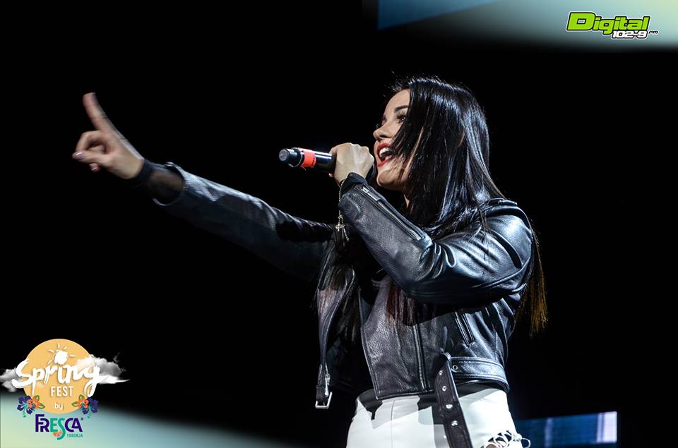 jakpsilva29's tweet photo. Momentos de @MaiteOficial ayer en Monterrey en #SpringFest2018ByFresca @digital1029 cantando sus músicas #tuyyo #adicta #comoyotequiero #loca https://t.co/d9exmCln0u