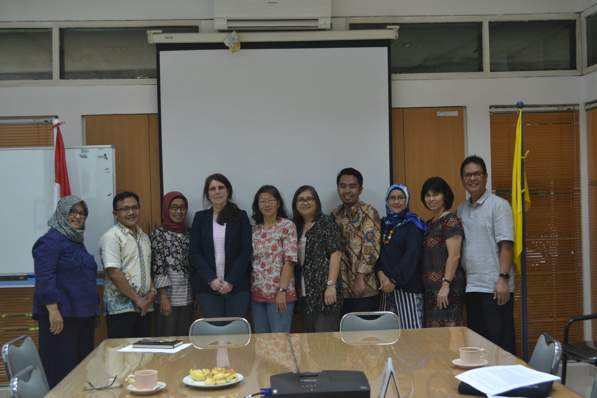 tamu dari Aspinall foundation, presentasi tentang Hepatitis gibbon