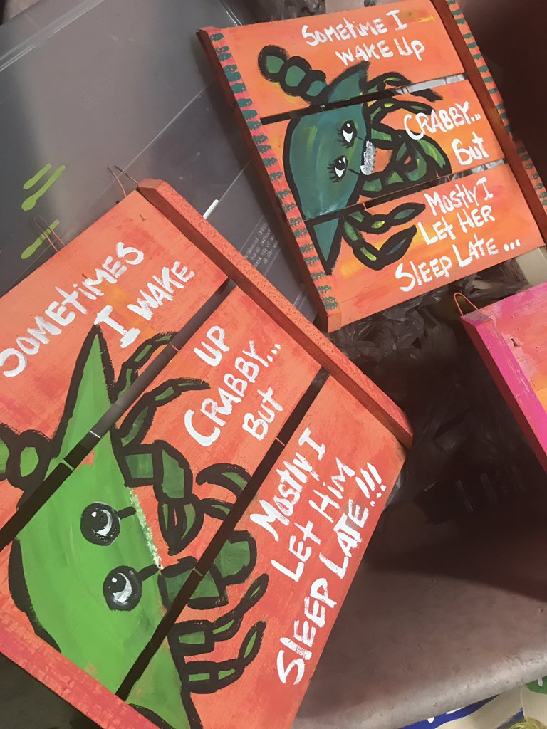 rhondakwrites's tweet photo. Funny crab signs. #folkart #coastalliving #Totalbeach https://t.co/BJ7qFsVvfA