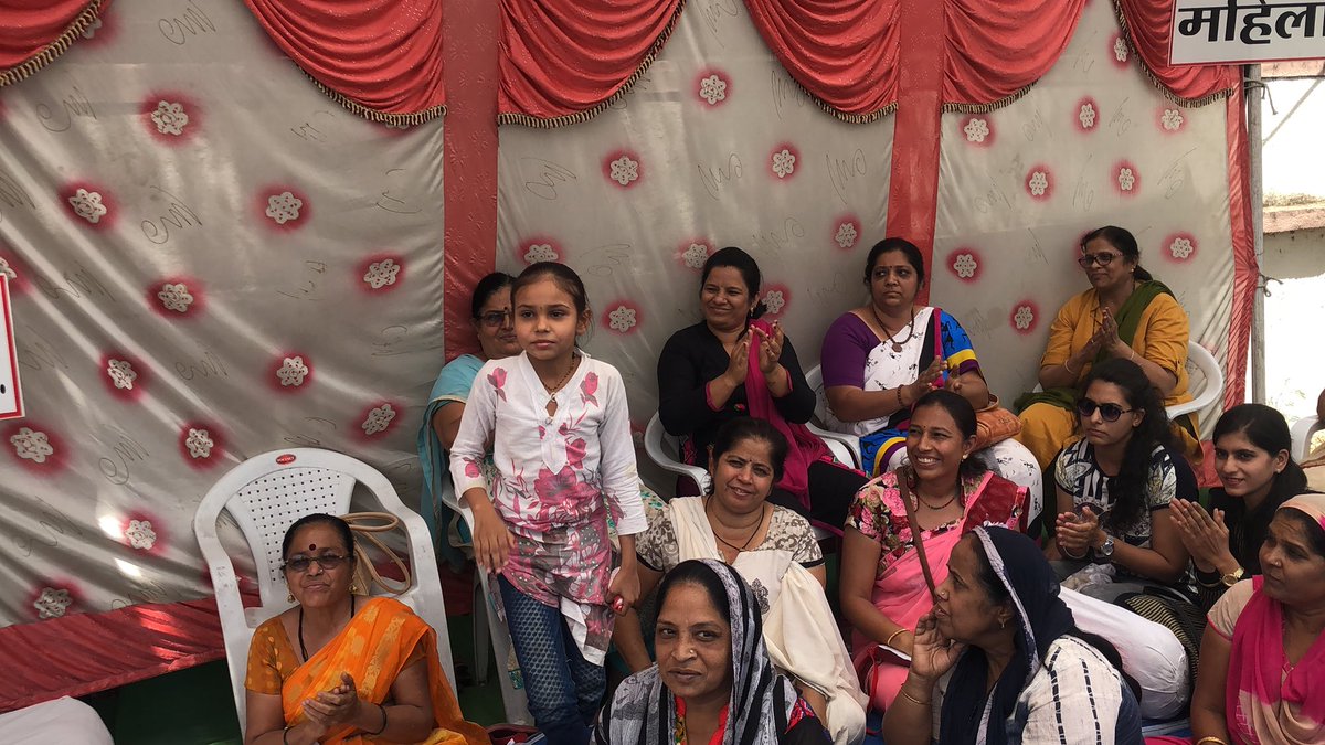 KauraniKash's tweet photo. 8 years girl sitting on anshan #Savejalgaon #SaveBusiness #SaveMarkets @AmitShah @Dev_Fadnavis  @Narendramodi_PM @aajtak  @ndtv  @RajatSharmaLive https://t.co/bJKgiynKVp
