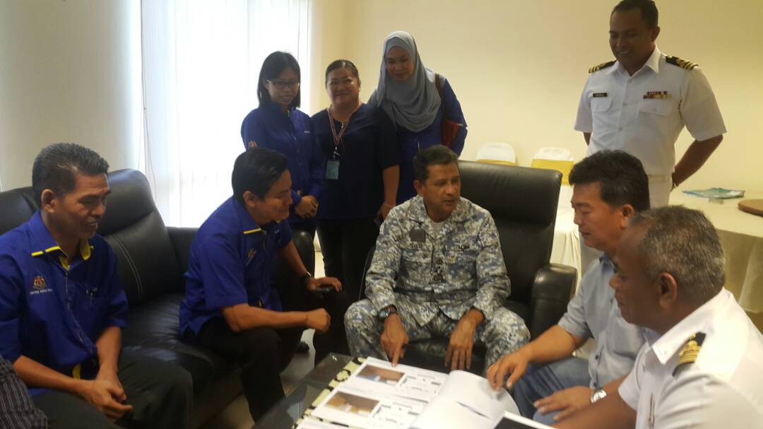haslina_salim's tweet photo. 23.03.2018-Pembentangan Kertas Kerja Cadangan Perabot Pasang Siap bersama Dato' Panglima Armada Timur bagi Projek Menaiktaraf Taska di TLDM Sepanggar, Sabah @SP50J_PPK2Sabah JKR Malaysia @AdtoIr @SainanSuhairi @Anne_ers @JaettyGhanie @MzainieM https://t.co/qyvsk1JRUu