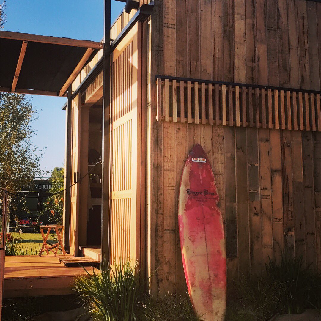 immediacy1's tweet photo. Feeling like we’re gone surfin’ this afternoon at the @ausgrandprix And why not when #Melbourne’s turned on glorious weather. pods, info &amp;bush Tucker near the pontoon bridge. @triggerbros @ParksVictoria #CANOPYPOD #F1 #events https://t.co/wlQItrC2RN