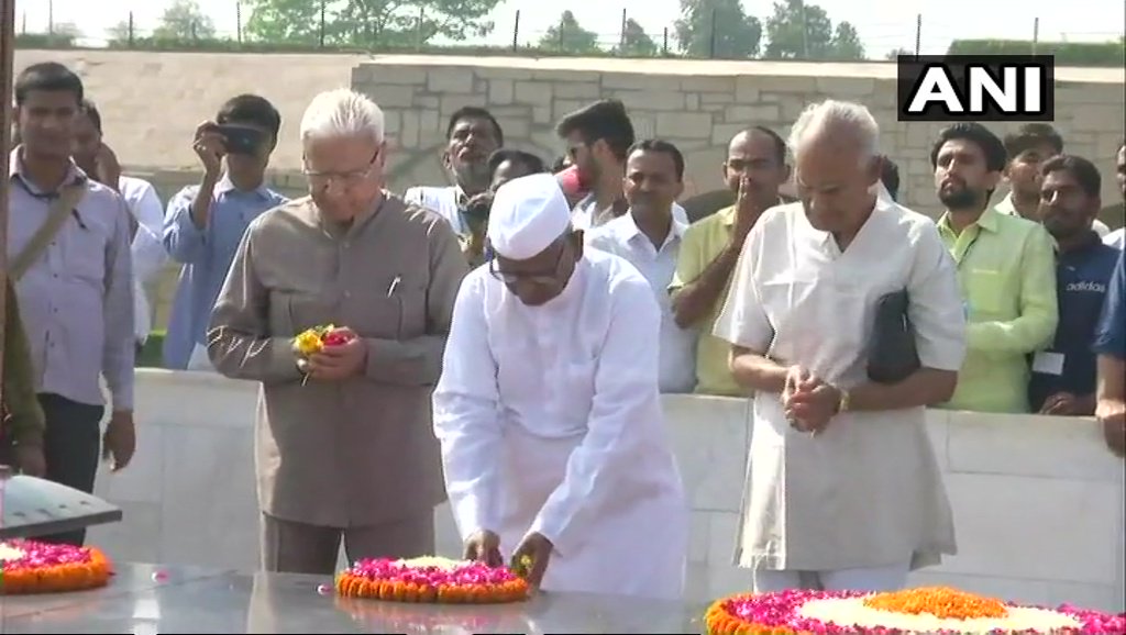 ANI's tweet photo. Anna Hazare pays tribute at Raj Ghat in #Delhi; will begin an indefinite fast demanding a competent Lokpal and better production cost for farm produce, later today https://t.co/DXaSsx96gJ