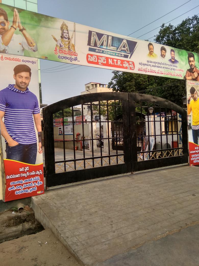 AnsarNtr's tweet photo. మా నందమూరి కళ్యాణ్ రామ్ నటించిన #MLA "మంచి లక్షణాలు ఉన్న అబ్బాయి "చిత్రం విడుదల సందర్భంగా నందమూరి అభిమానులకు ,ప్రొడ్యూసర్ భరత్ చౌదరి గారికి ,ప్రేక్షక దేవుళ్ళకి ఇవే మా శుభాకాంక్షలు
CITY WIDE NTR FANS KAKINADA - ANSAR
@tarak9999
@NANDAMURIKALYAN https://t.co/zsfABRnipp