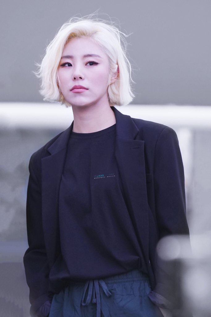 JisJ_ss's tweet photo. ลุคส์นี้.... พี่ไม่ไหว
*ขอยาดม #มามามู #mamamoo #StarryNight7thWin https://t.co/X50ZvBuGxe