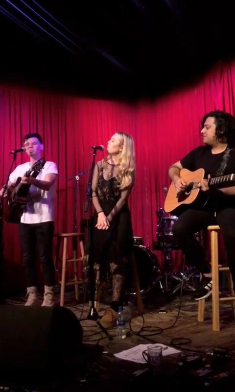 HavinAMacAttack's tweet photo. Great performance @lorennorth &amp; @mackenziebourg 🙆
@kikeduenas your fingers were magical👍
(Mac when 'she' says your voice is like butter, be impressed)😍
Thanks for the fabulous show everyone🌹 https://t.co/T7ZIyMoqHb