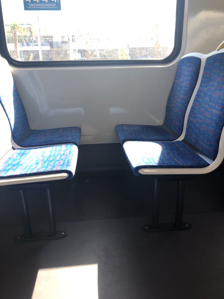 tennielle_p's tweet photo. Riddle me this @metrotrains who moved the seats?  There is less than 5cm clearance in front of my knees in these seats vs 30+cm clearance on seats in the next row... #tallpeopleproblems #notTHATtall https://t.co/dGY6tMZ1ld