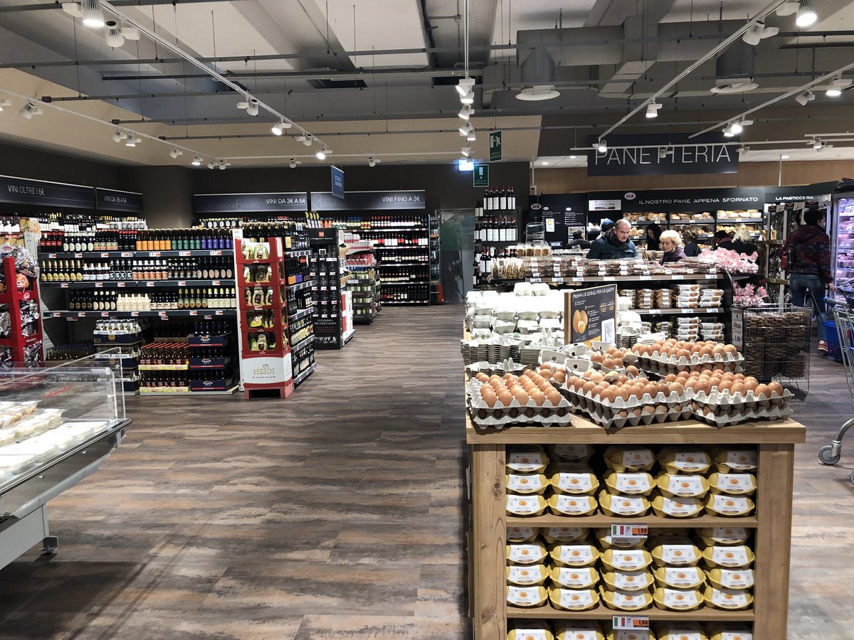 mgasbarrino's tweet photo. Riaperto ieri dopo solo 10 gg new @U2supermercato di #Alessandria p.zza de andre’: non esagero se dico che è il supermercato più bello della zona! Grazie a tutte le persone di Unes, fantastici come sempre! @RossBrenna @FabioGabanella @robertocomolli #degeri è tutta squadra https://t.co/1daYwBcpZx