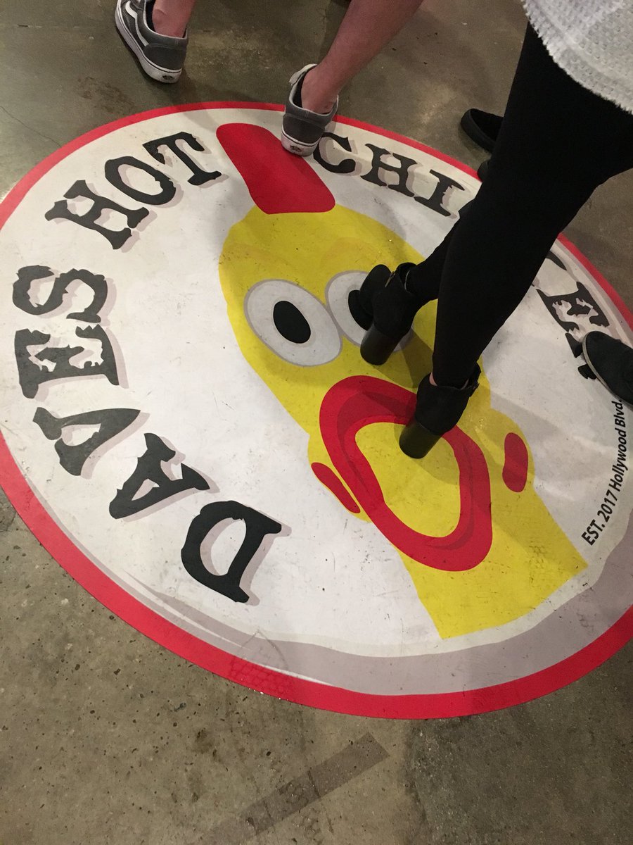 ByPatrickGreen's tweet image. #postevent munchies @hotchickendaves