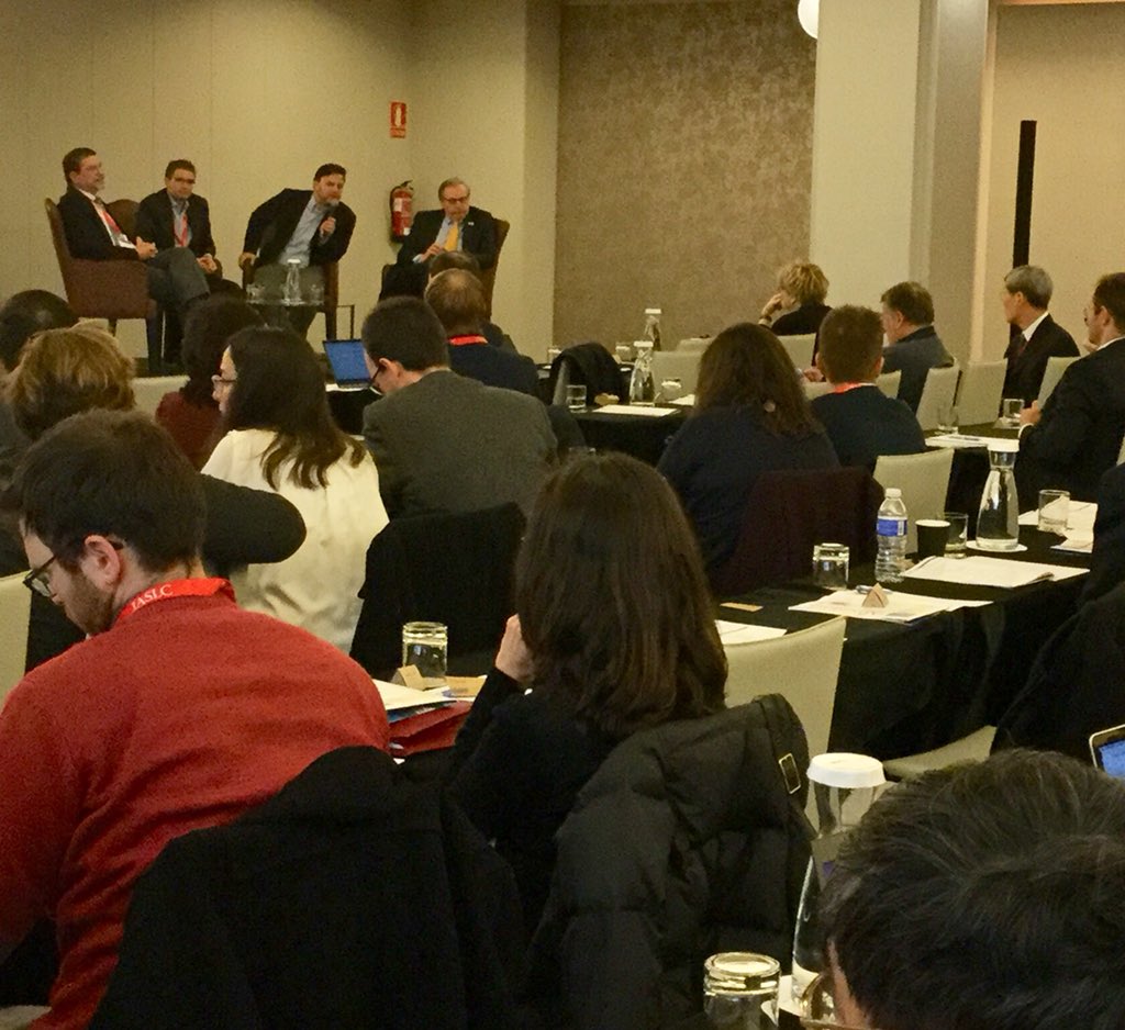 IASLC's tweet photo. Dr. Paul Bunn asks a question of the panel discussing Immunodiagnostics: Drs. David Carbone, Matthew Hellman, Fred Hirsch &amp; Fernando Lopez-Rios at the IASLC Lung Cancer Immunotherapy Meeting in Madrid #LCI18 #lungcancer #LCSM #immunotherapy https://t.co/O0obRiVslx