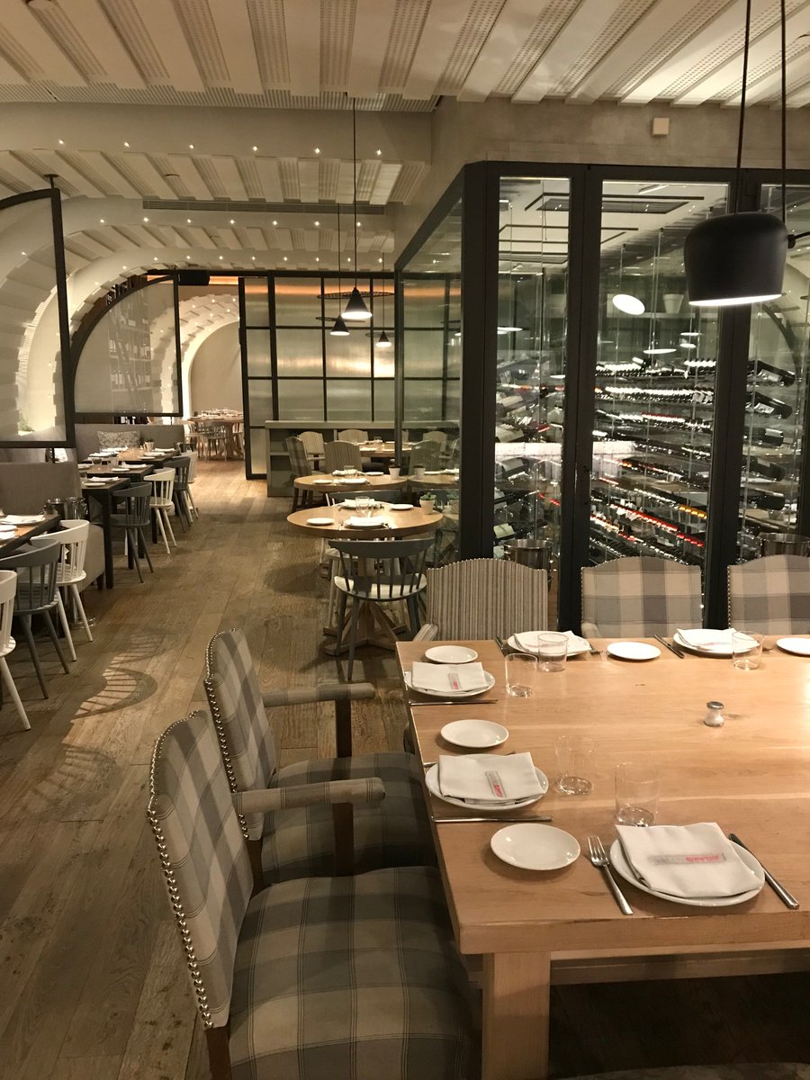 SEDBarcelona's tweet photo. Enjoying the Tapas Dinner with our Group in Barcelona. https://t.co/pJVvDmGyj1