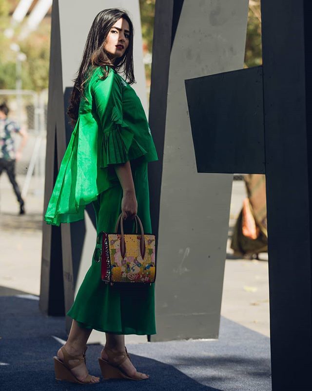 _HeadTilt's tweet image. How is it so hot already! 🐥
_
P.S - Only @sue.mue can give me the confidence to wear bold colours so effortlessly. Not getting over this stunning outfit anytime soon 😅
.
.
.
.
.
#ShadesOfSpring #sheiscomplete .
.
.
📸 @studiopicsing 
#wiw #whatiwore #… ift.tt/2pABLvj