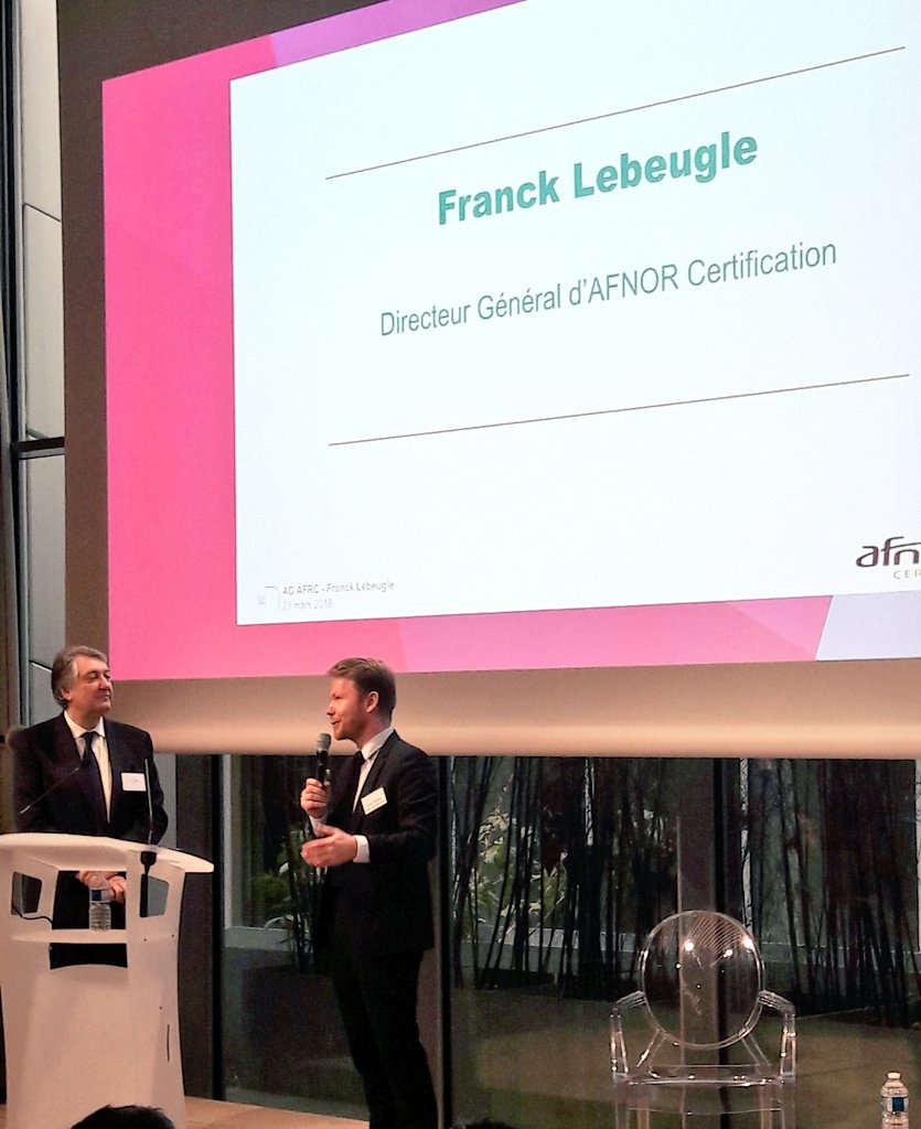 La certification se transforme elle aussi. @FranckLebeugle explique comment une foule de client peut influencer la certification d'un service. Le #CrowdScoring arrive chez @AFNOR. ⭐⭐⭐⭐⭐
@AFRClient #TransformationDay