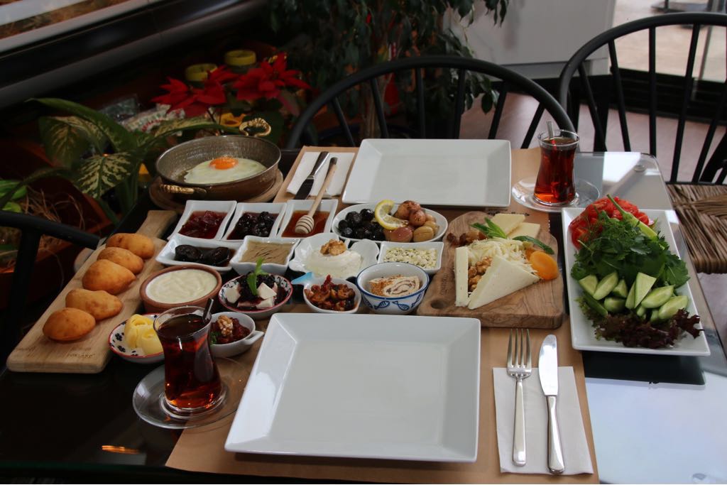 Çıngıloğlu Otantik Peynir Marketi 🧀
📞 0541 319 25 87 cingiloglu.com.tr

#turkiye #bodrum #sandvic #cingiloglu #otantik #peynirmarketi #yoresel #gurme #peynir #zeytin #yoğurt #zeytinyağı #kaymak #yumurta #reçel #süt #kahvaltı #AcıOtFestivali