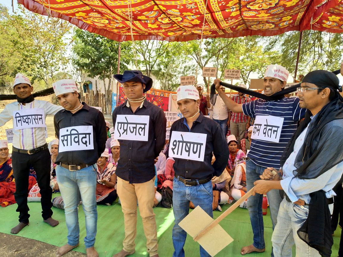 VinodPa30080052's tweet photo. #संविदामुक्ति 
@Etv_MP
@ZeeNews
@shivrajsinghc
शहीद दिवस जिला खण्डवा
हमको परमानेंट कब करोगे 
मर जाएंगे तब करोगे। https://t.co/1Hfwlu2Nut