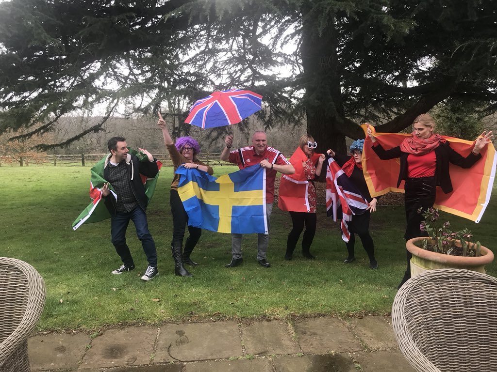 oakwoodlive's tweet photo. Ms Patchett challenged us to do a #FlashRun, #FlashDance and #FlashAerobics for @sportrelief at our heads' meeting today!
Cough up your money, Ms P! https://t.co/zzS2wXOavr