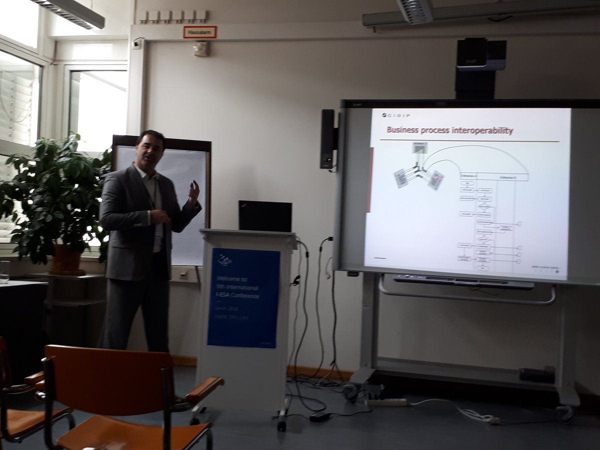 vicanfon's tweet photo. Raul Rodriguez talking about measuring performance at enterprise collaboration #I-ESA18 #Berlin @UPV @CIGIP_UPV https://t.co/aCycHgdbmX